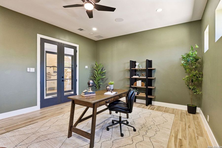 Furnished interior view inside a new home in , Leon Valley (Image 12).