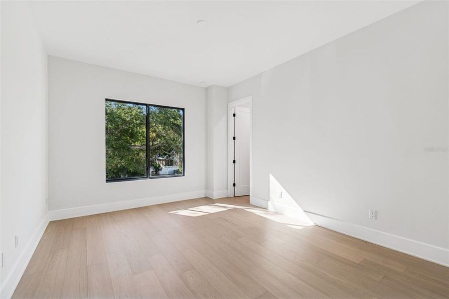 Spacious, unfurnished interior of a new home in , Tampa (Image 46).