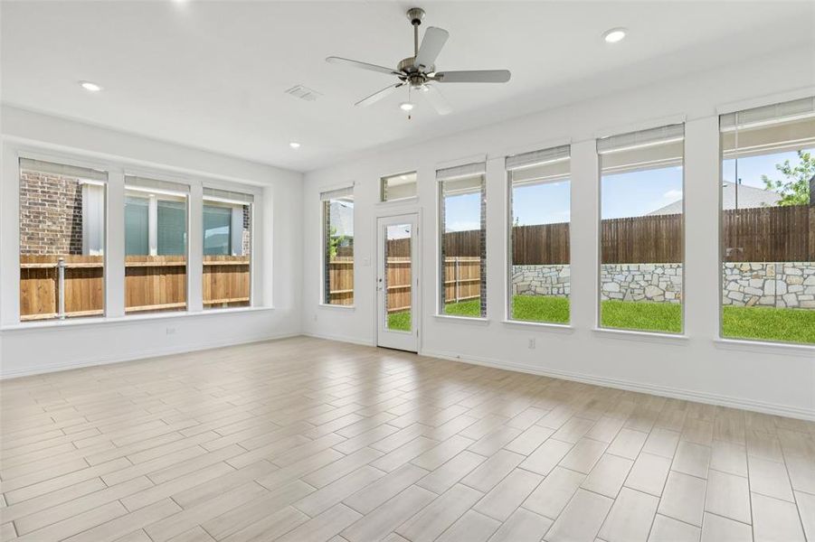 Spacious, unfurnished interior of a new home in Northlake Estates: Brookstone Collection, Little Elm (Image 23).