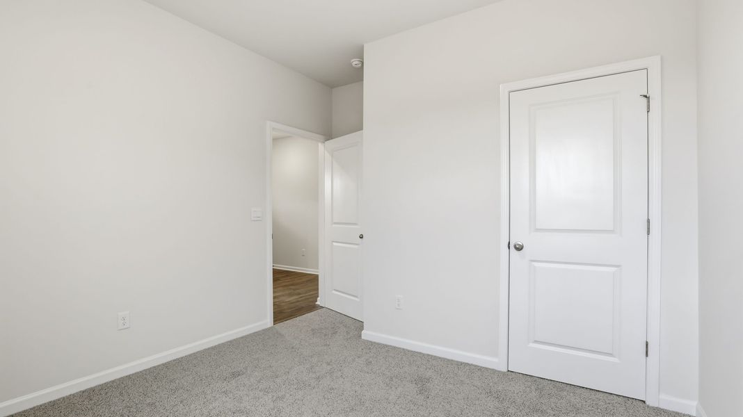 Spacious, unfurnished interior of a new home in Palmetto Valley, Anderson (Image 15).