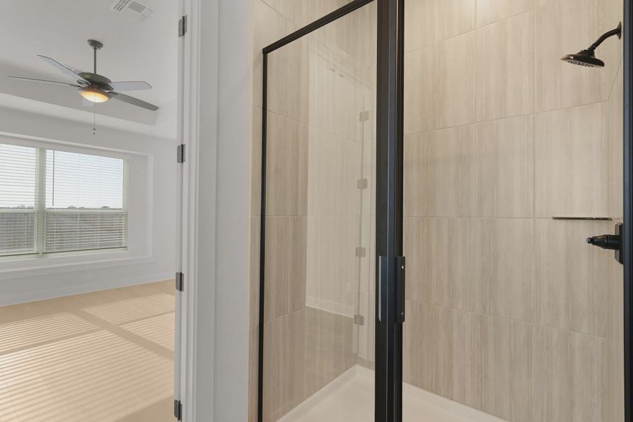 Representative interior finishes for a home built from the Barron by Chesmar Homes in Lariat, Liberty Hill (Image 20).