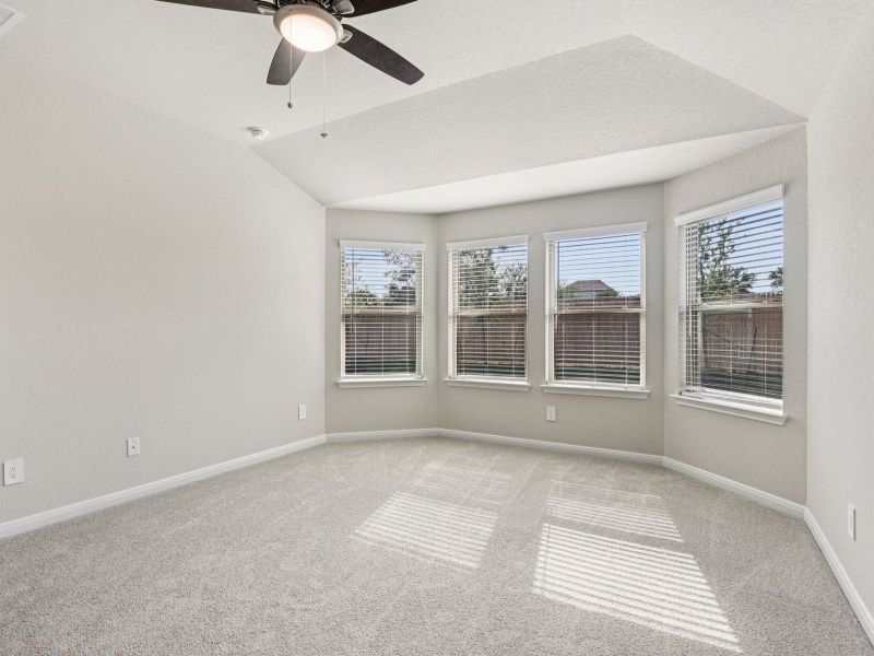 Spacious, unfurnished interior of a new home in Comanche Ridge, San Antonio (Image 22).
