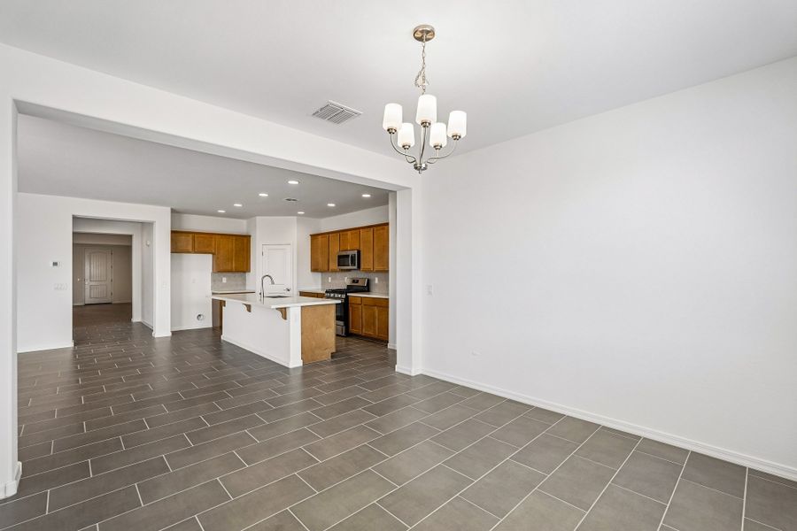 Spacious, unfurnished interior of a new home in Hawes Crossing, Mesa (Image 19).