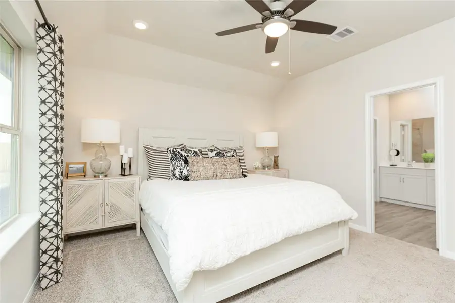 Furnished interior view inside a new home in Montgomery Ridge: Landmark Collection, Montgomery (Image 9).