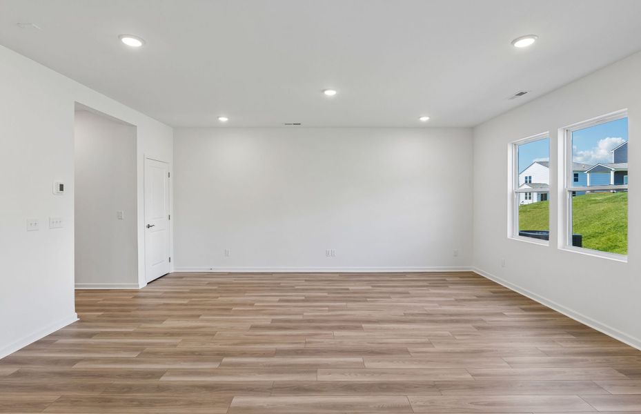 Spacious, unfurnished interior of a new home in Independence at Carter's Station, Columbia (Image 25).