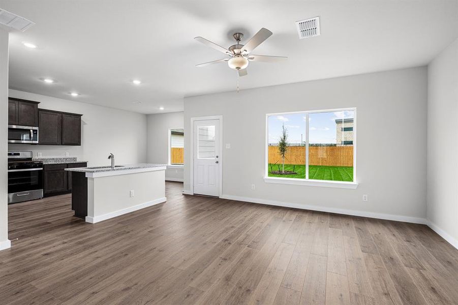 Spacious, unfurnished interior of a new home in Sherman Heights, Sherman (Image 5). Spacious, unfurnished interior of a new home in Sherman Heights, Sherman (Image 5).