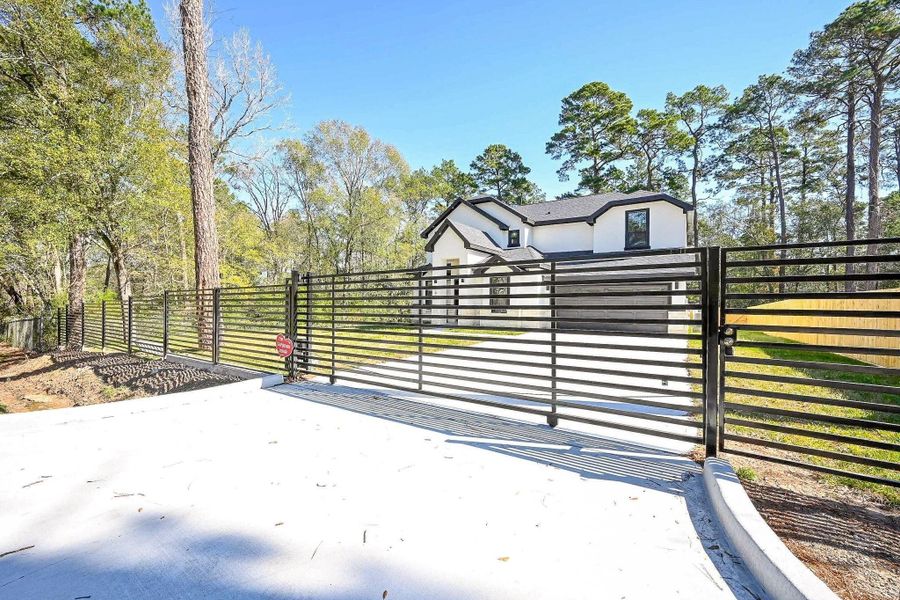 Community amenities in , Humble (Image 31).