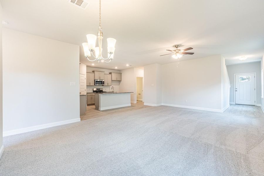 Spacious, unfurnished interior of a new home in Stonebrooke, Conroe (Image 15).
