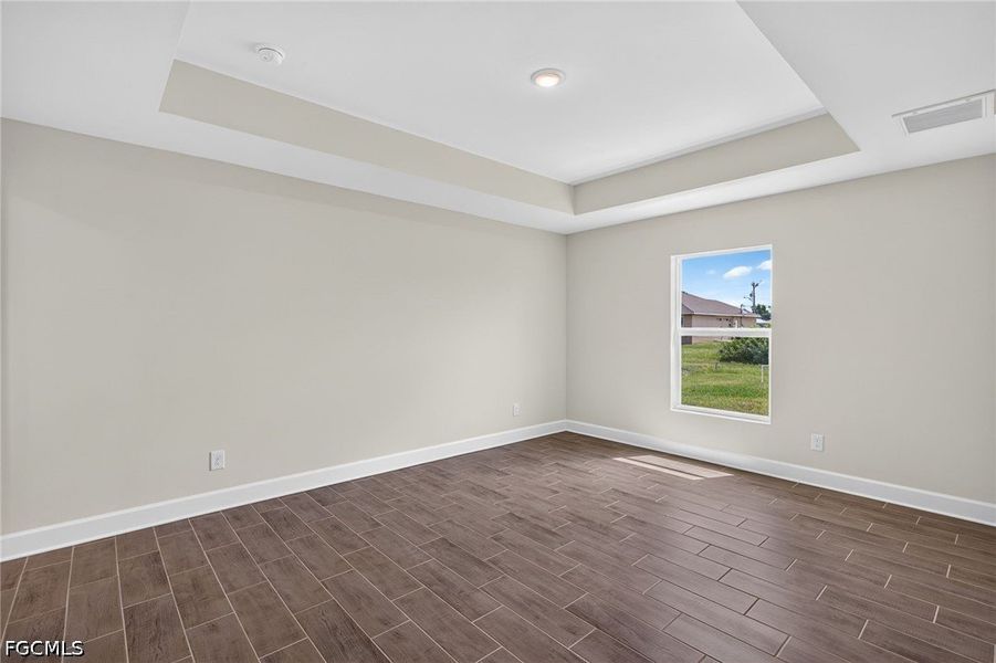 Spacious, unfurnished interior of a new home in Cape Coral, Cape Coral (Image 11).