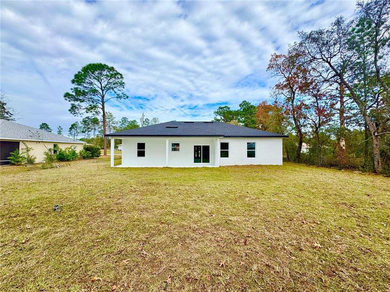 Exterior details and patio area of a home in , Citrus Springs (Image 3).