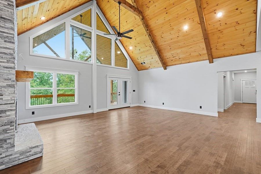 Spacious, unfurnished interior of a new home in , Ellijay (Image 7).