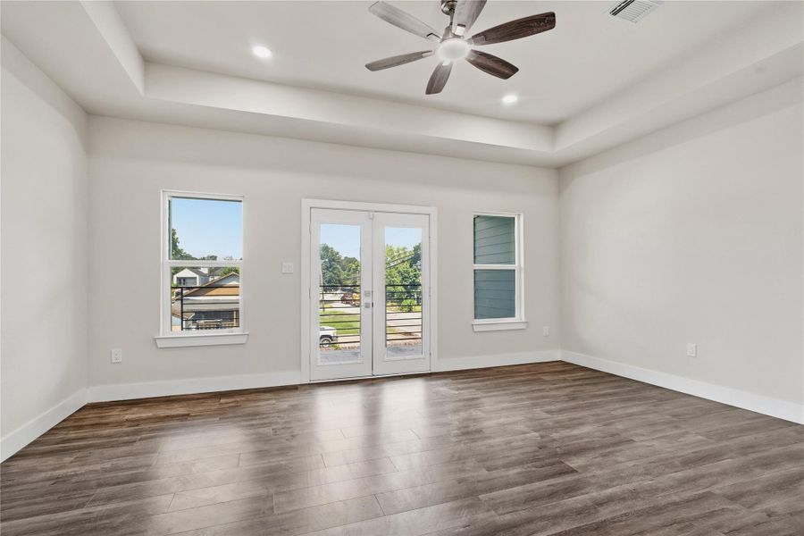 Spacious, unfurnished interior of a new home in , Houston (Image 39).