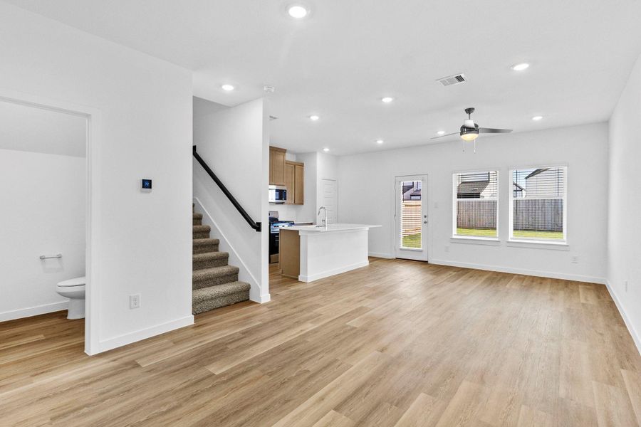 Spacious, unfurnished interior of a new home in Grand West, Houston (Image 11).