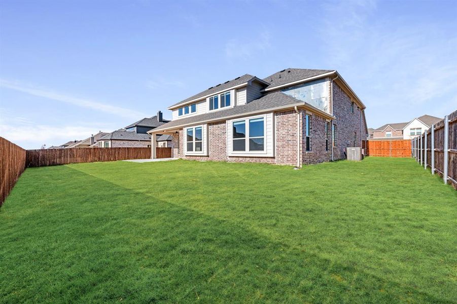 Exterior details and patio area of a home in Hayes Crossing, Midlothian (Image 23).