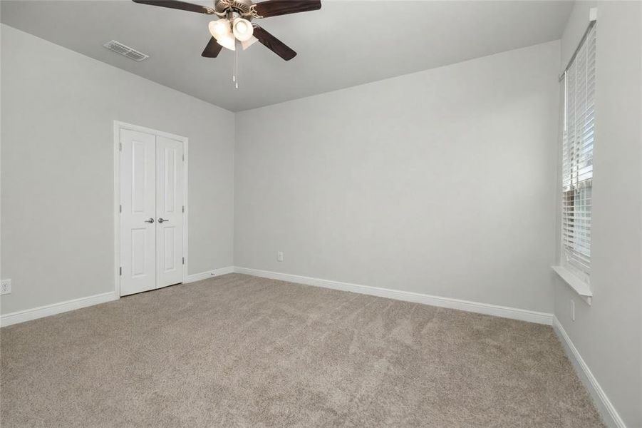 Spacious, unfurnished interior of a new home in Trails of Elizabeth Creek, Fort Worth (Image 21).