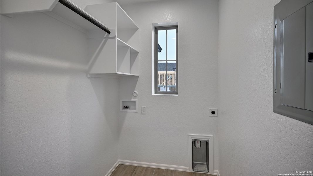 Spacious, unfurnished interior of a new home in Ladera 40', San Antonio (Image 22).