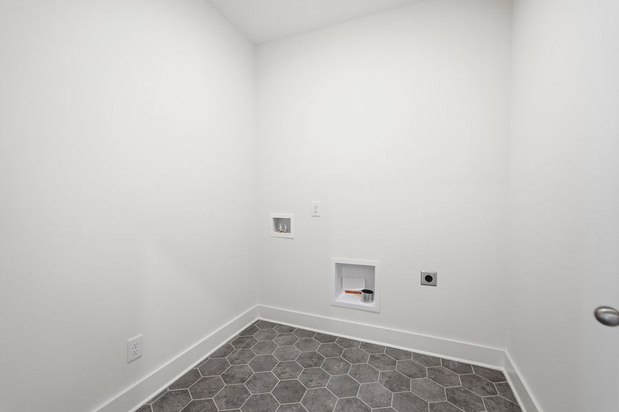 Spacious, unfurnished interior of a new home in Aden Woods, Fairview (Image 58).