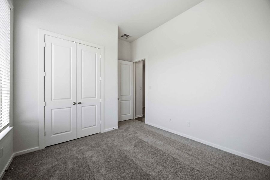 Spacious, unfurnished interior of a new home in Canterra Creek 60', Rosharon (Image 29). Spacious, unfurnished interior of a new home in Canterra Creek 60', Rosharon (Image 29).