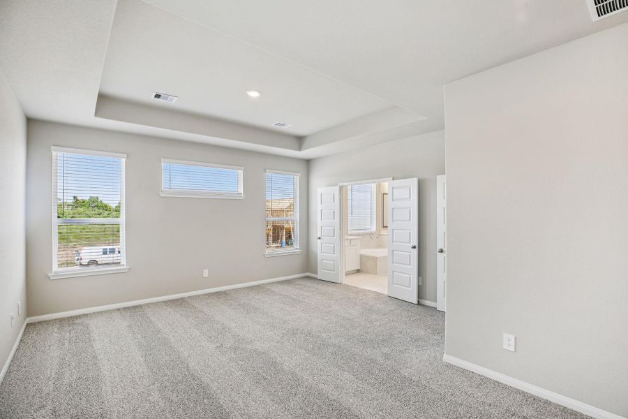 Spacious, unfurnished interior of a new home in Kemah Crossing - Luxe Series, Kemah (Image 37).