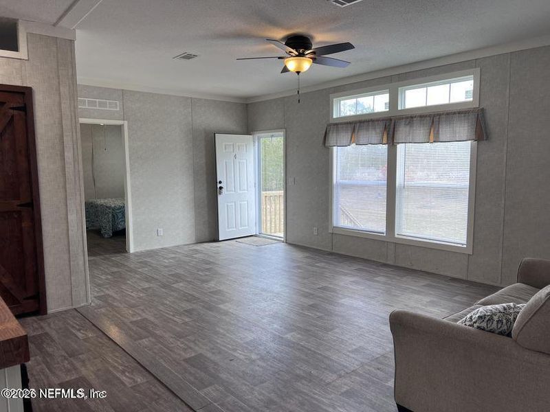 Spacious, unfurnished interior of a new home in , Live Oak (Image 18).