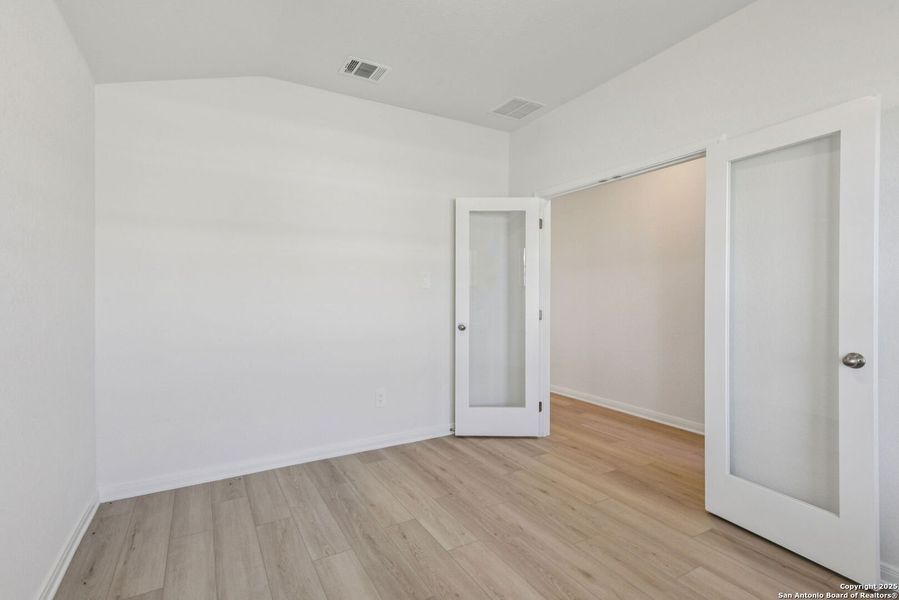 Spacious, unfurnished interior of a new home in Catalina, Converse (Image 30).