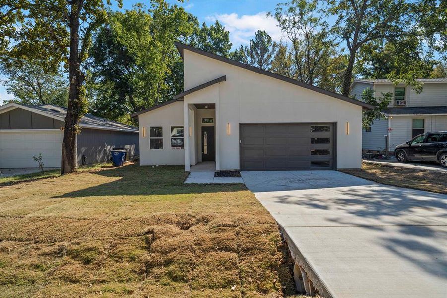 Front exterior of a new home in , Dallas, TX, highlighting curb appeal (Image 1). Front exterior of a new home in , Dallas, TX, highlighting curb appeal (Image 1).