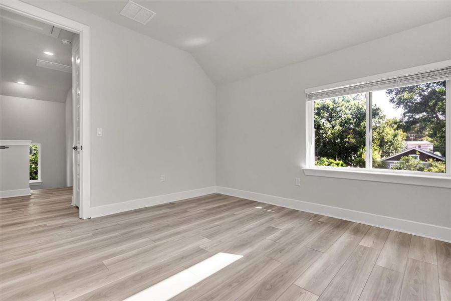 Spacious, unfurnished interior of a new home in , Austin (Image 24).