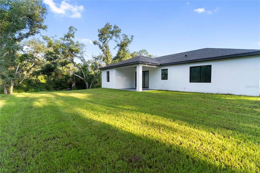 Exterior details and patio area of a home in , Port Charlotte (Image 37).