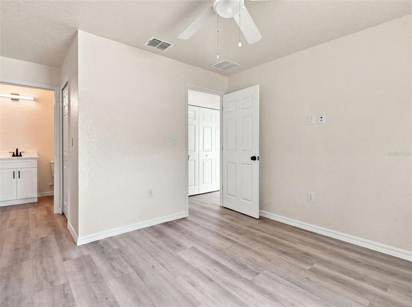Spacious, unfurnished interior of a new home in , Spring Hill (Image 27).