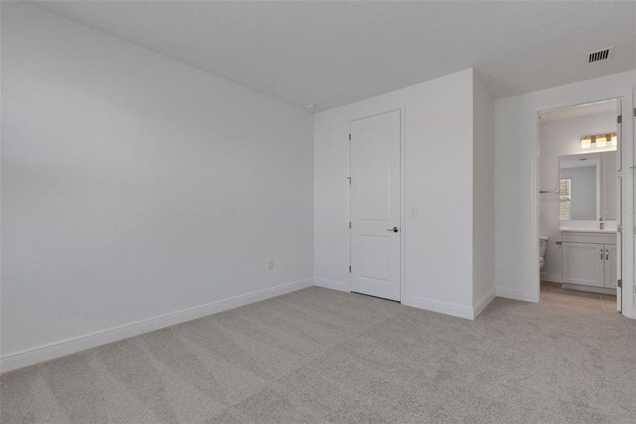 Spacious, unfurnished interior of a new home in Hawkstone, Sarasota (Image 40).