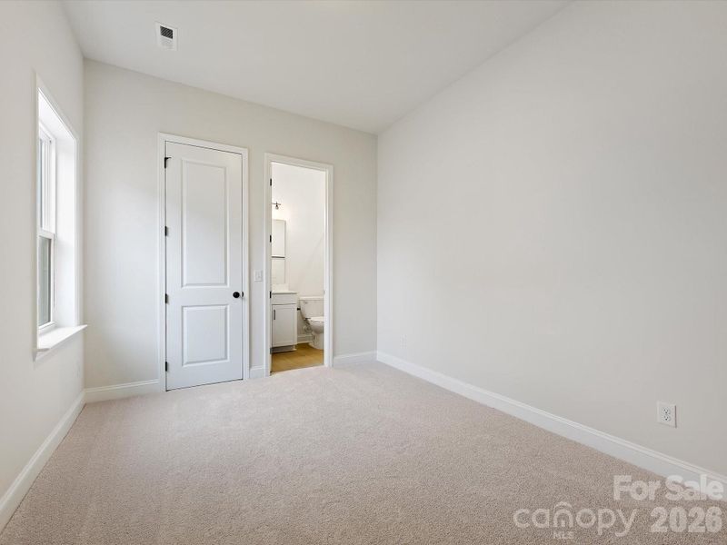 Spacious, unfurnished interior of a new home in Hardy Pond, Rock Hill (Image 18).
