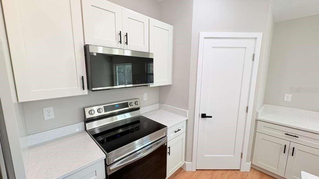 Furnished interior view inside a new home in , Ocklawaha (Image 10).