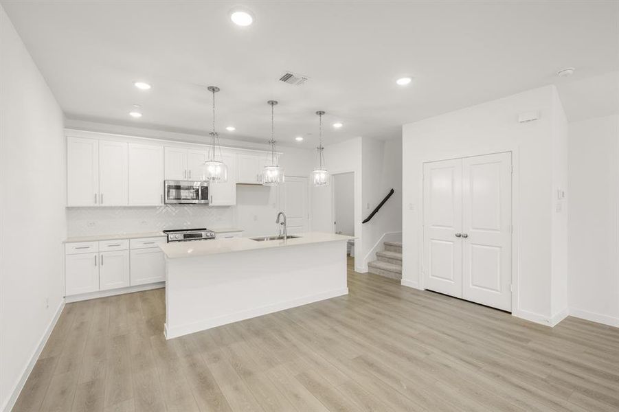 7621 Dakota- Kitchen-7433