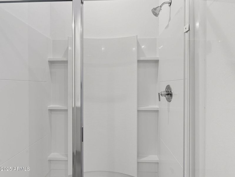 26-web-or-mls-Bee-26 26-web-or-mls-Bee-26