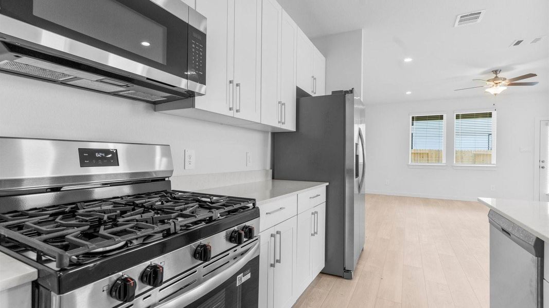 Elevations, exterior/ interior colors, options, available upgrades that require an additional charge, and standard features will vary in each community and subject change without notice. Call for details.