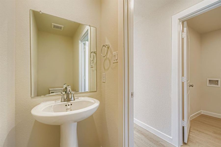 Close-up of interior finishes inside a home in Middlefield Village, Dallas (Image 14). Close-up of interior finishes inside a home in Middlefield Village, Dallas (Image 14).