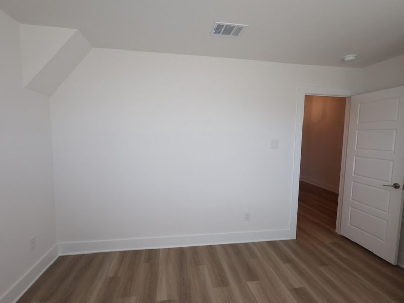 Spacious, unfurnished interior of a new home in Lago Mar, Santa Fe (Image 20).
