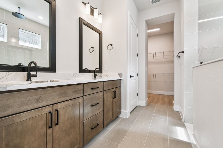 The Flatwater - Owner's Bath