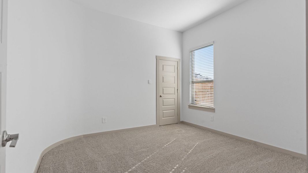 Representative unfurnished interior of a home built from the Plan by D.R. Horton in Davis Harbor, League City (Image 22).