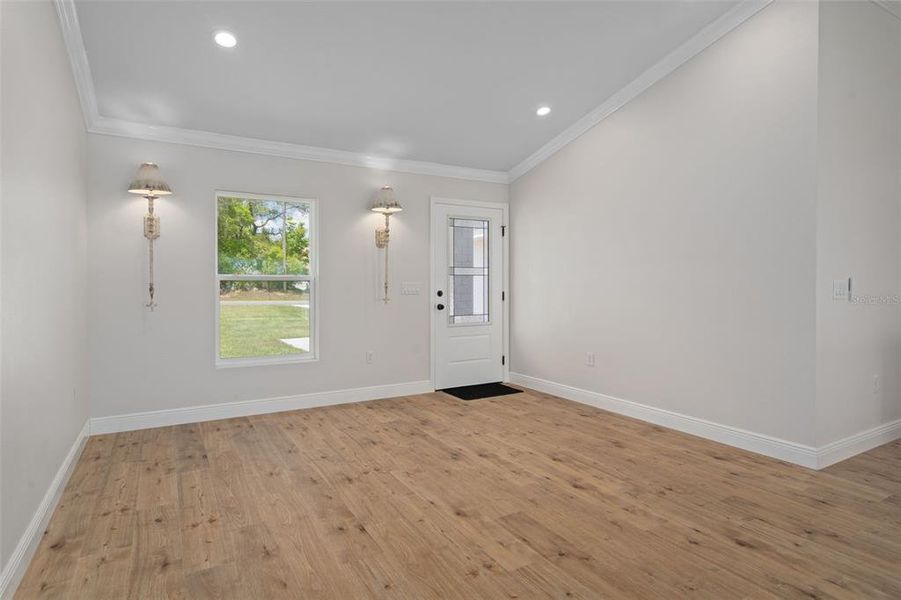 Spacious, unfurnished interior of a new home in , Weeki Wachee (Image 37).