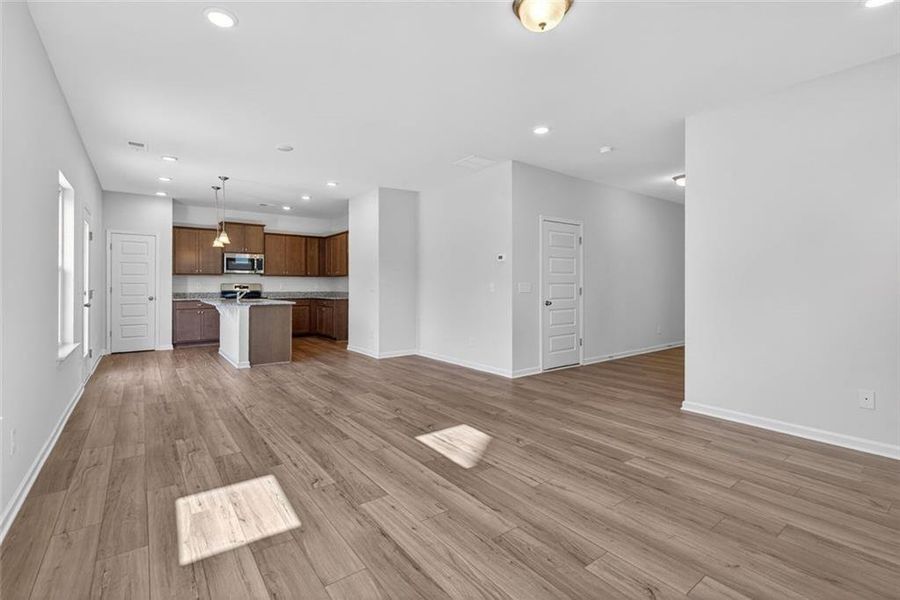 Spacious, unfurnished interior of a new home in North Haven, Rome (Image 24).