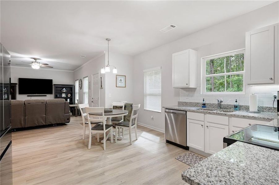 Furnished interior view inside a new home in , Dallas (Image 24).