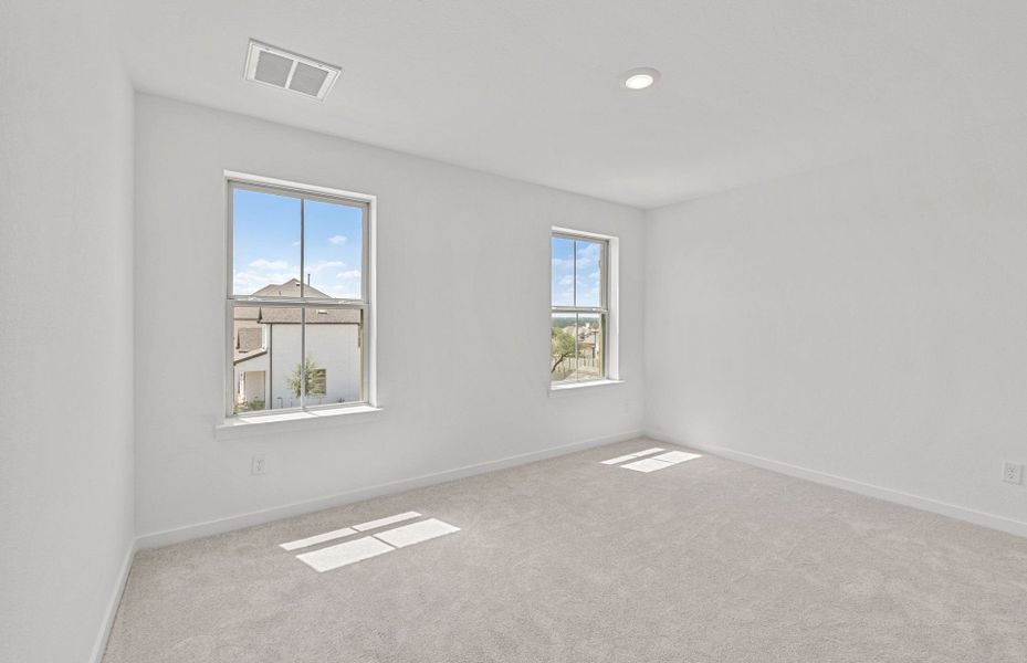 Spacious, unfurnished interior of a new home in Wolf Ranch, Georgetown (Image 28).