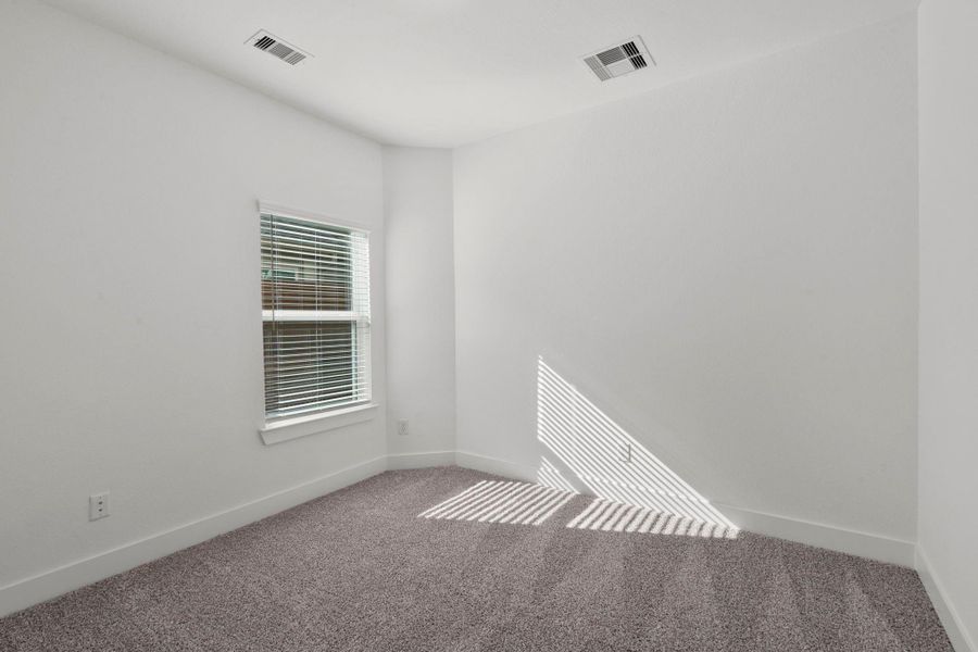 Spacious, unfurnished interior of a new home in Meridiana, Iowa Colony (Image 12).