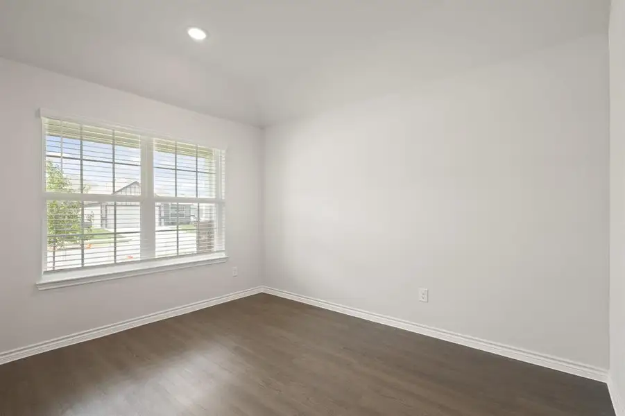 Spacious, unfurnished interior of a new home in Sycamore Landing, Fort Worth (Image 8).