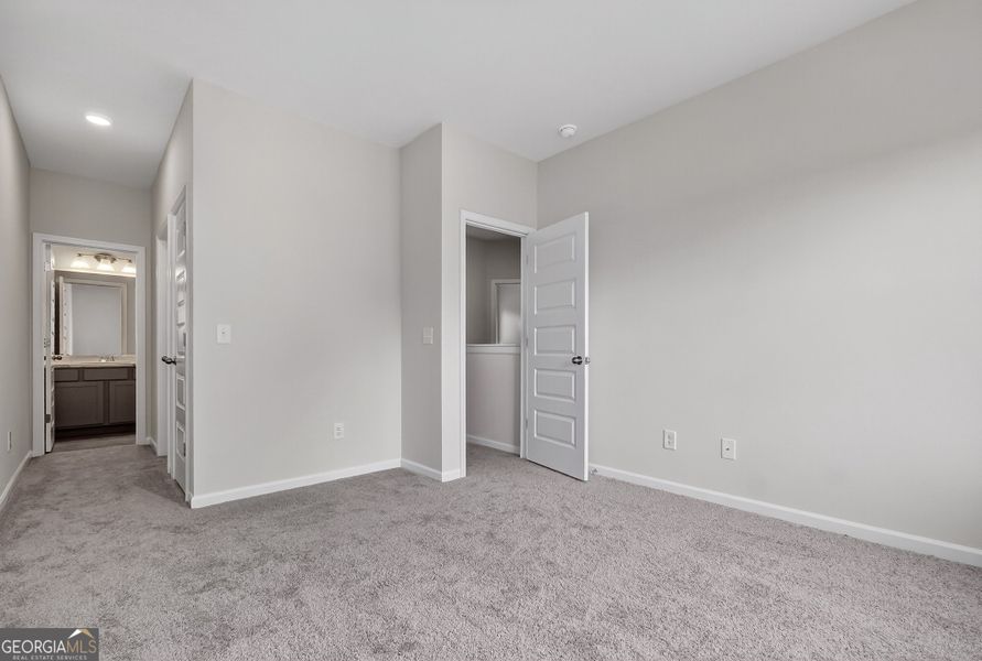Spacious, unfurnished interior of a new home in Stonebridge North, Macon (Image 29).