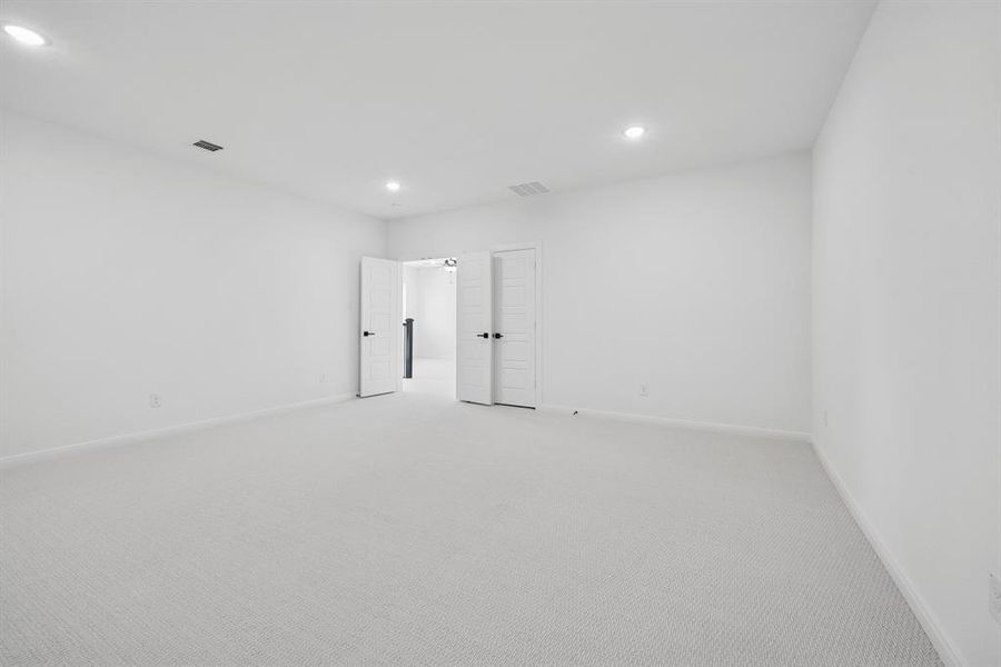 Spacious, unfurnished interior of a new home in , Mansfield (Image 16).
