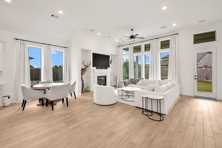 Large windows and large furniture shows just how large this room is Large windows and large furniture shows just how large this room is