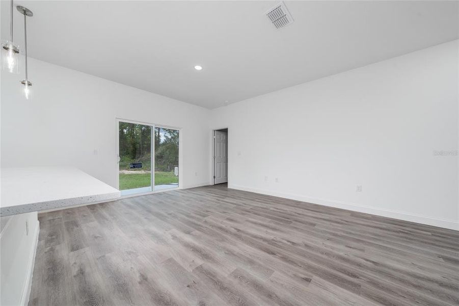 Spacious, unfurnished interior of a new home in , Ocala (Image 26).