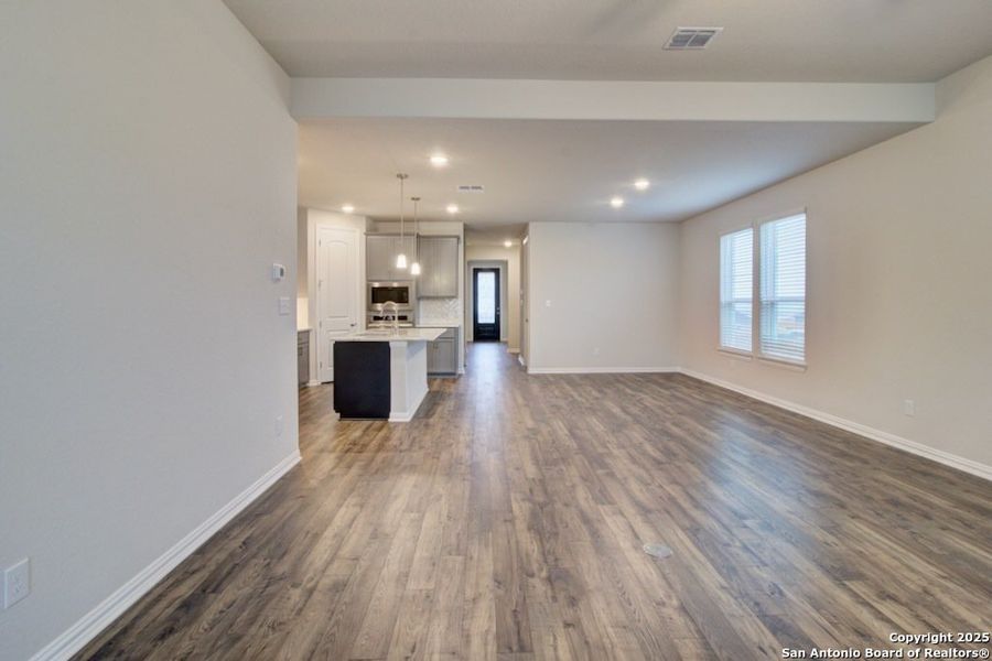 Spacious, unfurnished interior of a new home in Meyer Ranch - Enclave, New Braunfels (Image 28).